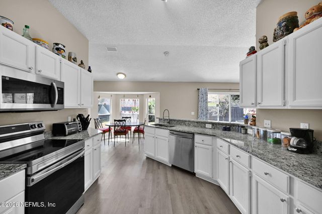 1526 MOUNTAIN LAKE Drive E, Jacksonville, FL 32221