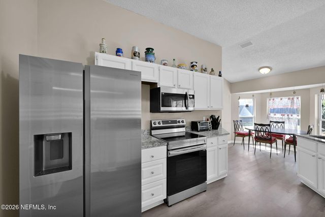 1526 MOUNTAIN LAKE Drive E, Jacksonville, FL 32221