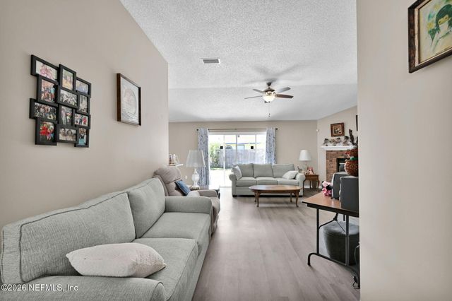 1526 MOUNTAIN LAKE Drive E, Jacksonville, FL 32221