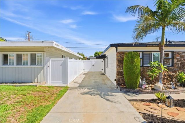 2102 Pattiz Avenue, Long Beach, CA 90815