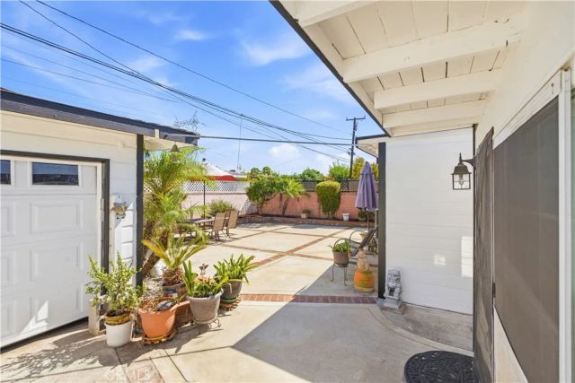 2102 Pattiz Avenue, Long Beach, CA 90815