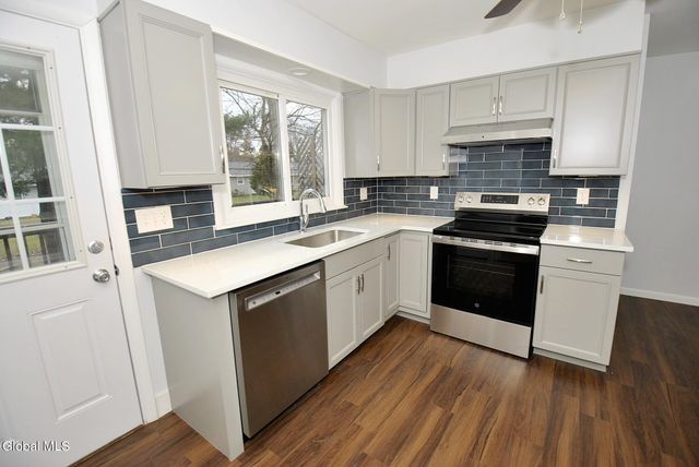 49 Delafield Drive, Colonie, NY 12205