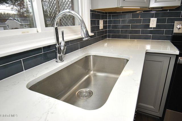 49 Delafield Drive, Colonie, NY 12205