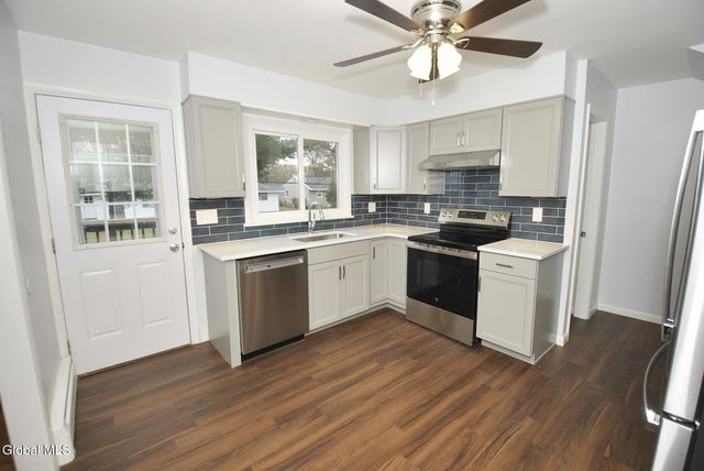 49 Delafield Drive, Colonie, NY 12205