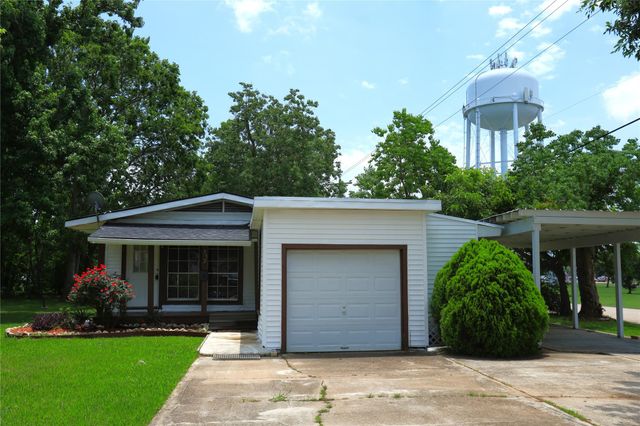 302 Circle Way, Lake Jackson, TX 77566