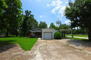 302 Circle Way, Lake Jackson, TX 77566