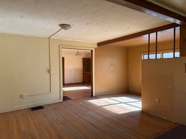 141 NW 2nd Avenue, Oelwein, IA 50662