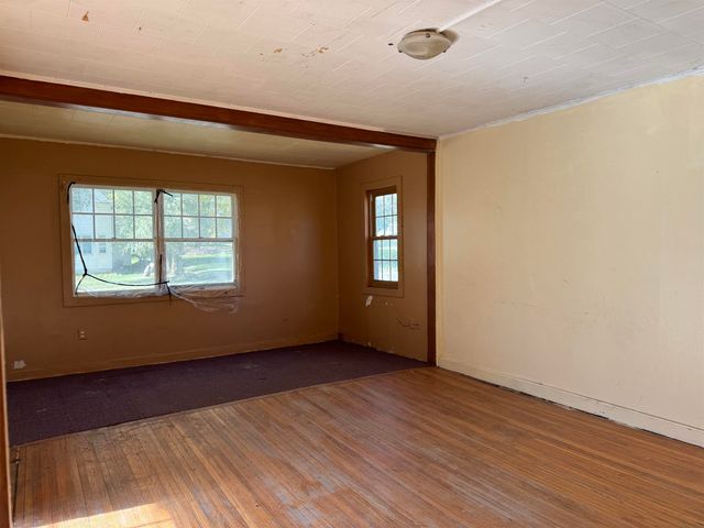 141 NW 2nd Avenue, Oelwein, IA 50662