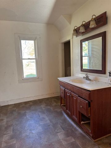 141 NW 2nd Avenue, Oelwein, IA 50662