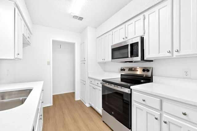 6005 Stardust Drive S, Watauga, TX 76148