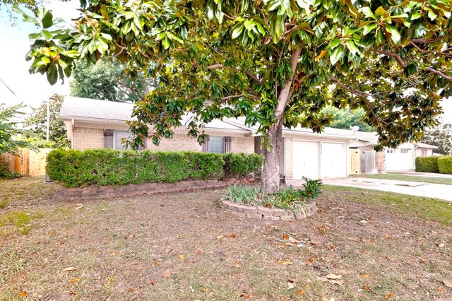 6005 Stardust Drive S, Watauga, TX 76148