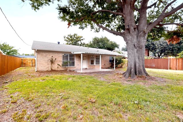 6005 Stardust Drive S, Watauga, TX 76148