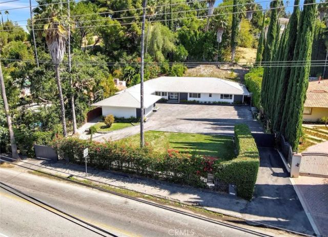 4450 Hayvenhurst, Encino, CA 91436