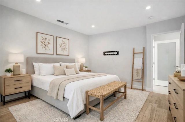 4450 Hayvenhurst, Encino, CA 91436