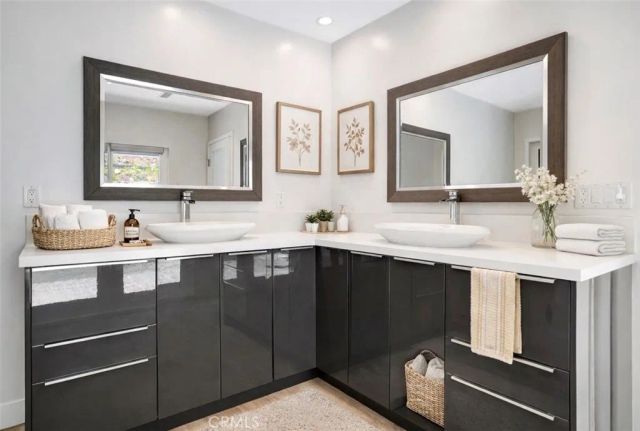 4450 Hayvenhurst, Encino, CA 91436