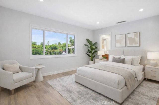 4450 Hayvenhurst, Encino, CA 91436