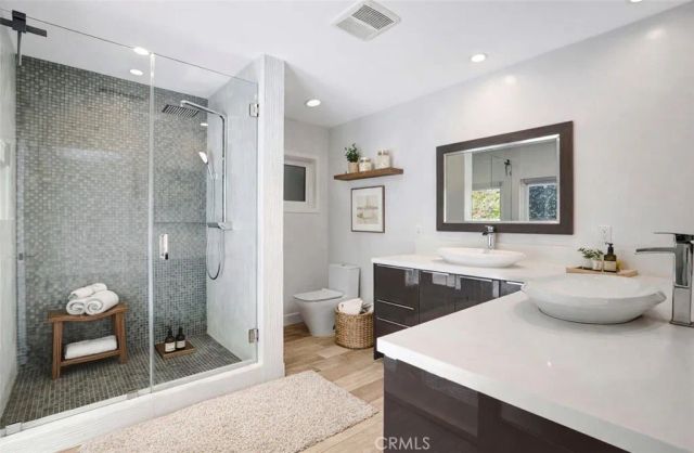 4450 Hayvenhurst, Encino, CA 91436