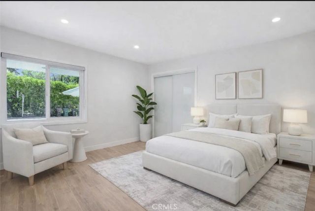 4450 Hayvenhurst, Encino, CA 91436