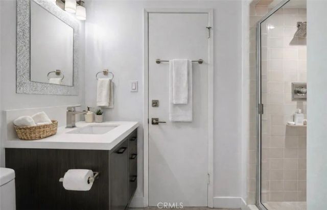 4450 Hayvenhurst, Encino, CA 91436