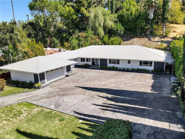 4450 Hayvenhurst, Encino, CA 91436