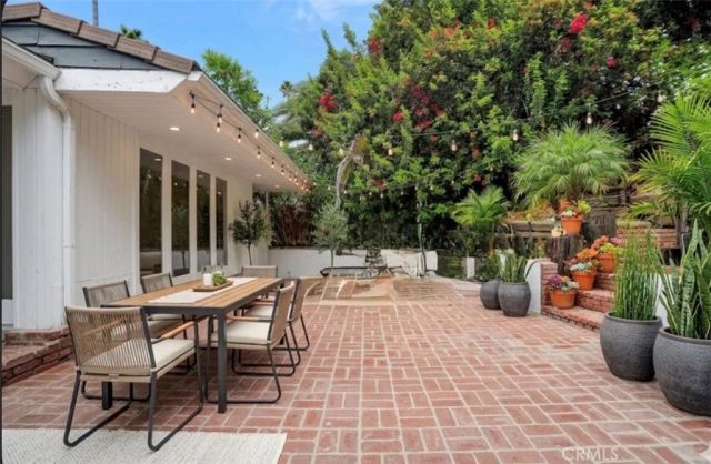 4450 Hayvenhurst, Encino, CA 91436