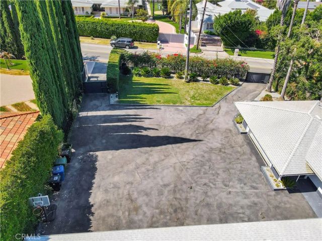 4450 Hayvenhurst, Encino, CA 91436