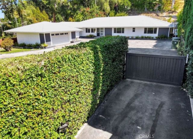 4450 Hayvenhurst, Encino, CA 91436