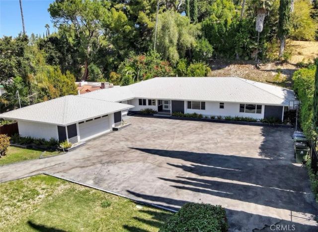 4450 Hayvenhurst, Encino, CA 91436