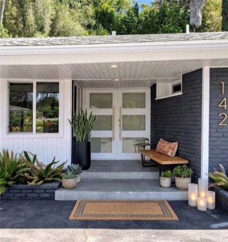 4450 Hayvenhurst, Encino, CA 91436