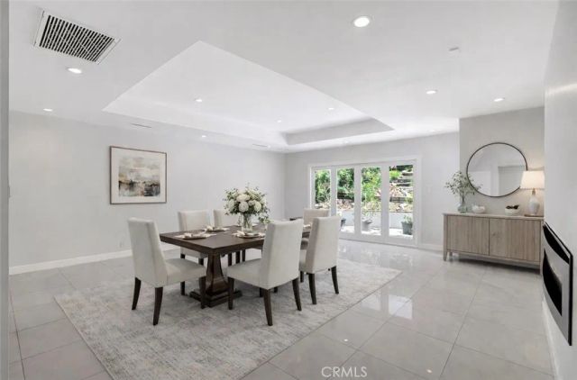 4450 Hayvenhurst, Encino, CA 91436