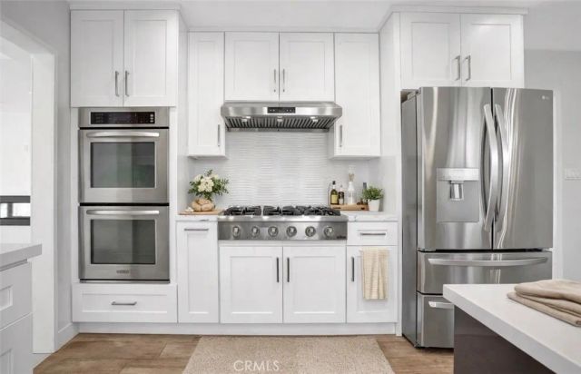 4450 Hayvenhurst, Encino, CA 91436