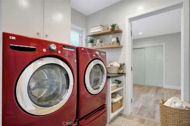 4450 Hayvenhurst, Encino, CA 91436