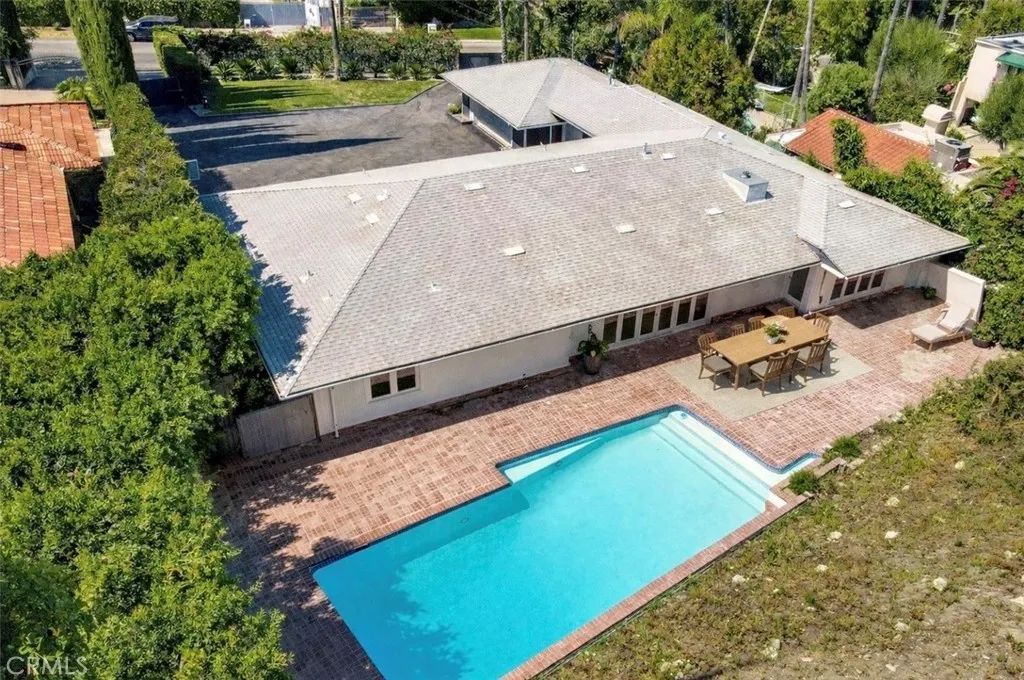 4450 Hayvenhurst, Encino, CA 91436