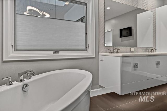 329 W Thornberry Dr, Boise, ID 83702
