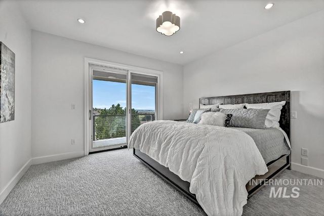 329 W Thornberry Dr, Boise, ID 83702