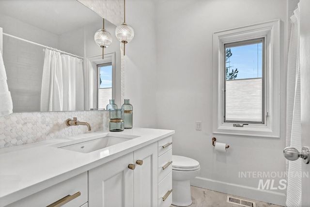 329 W Thornberry Dr, Boise, ID 83702