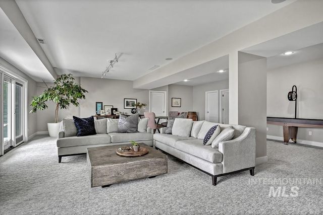 329 W Thornberry Dr, Boise, ID 83702