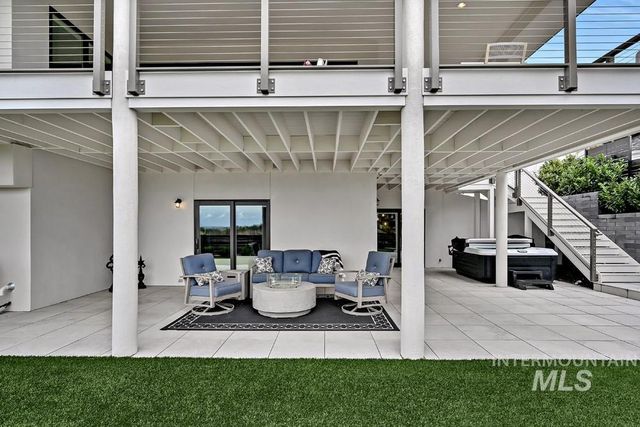 329 W Thornberry Dr, Boise, ID 83702