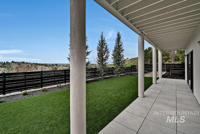 329 W Thornberry Dr, Boise, ID 83702