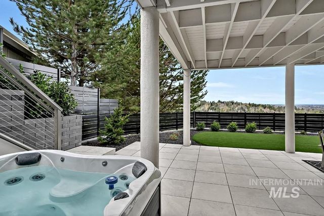 329 W Thornberry Dr, Boise, ID 83702