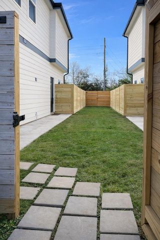 4713 Talina Way B, Houston, TX 77041