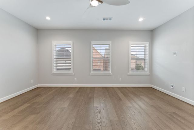 114 Magnolia Green Street, The Woodlands, TX 77384