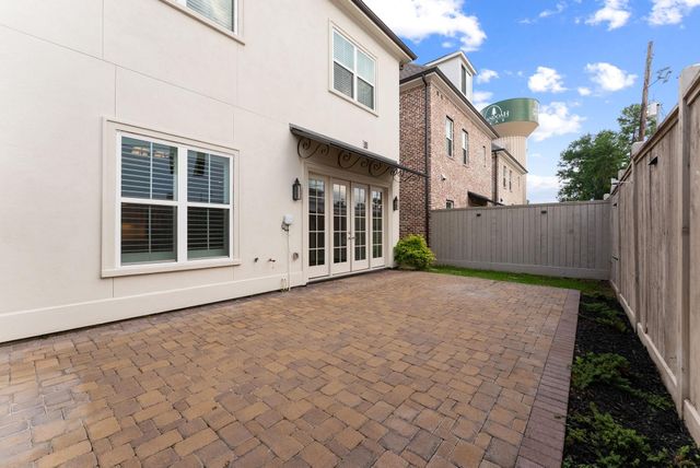 114 Magnolia Green Street, The Woodlands, TX 77384