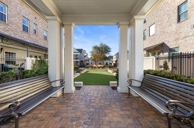 114 Magnolia Green Street, The Woodlands, TX 77384