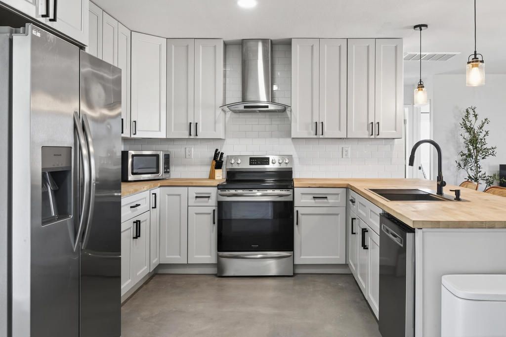 Image 15 of property listing at 2071 Border Avenue, Joshua Tree, CA 92252