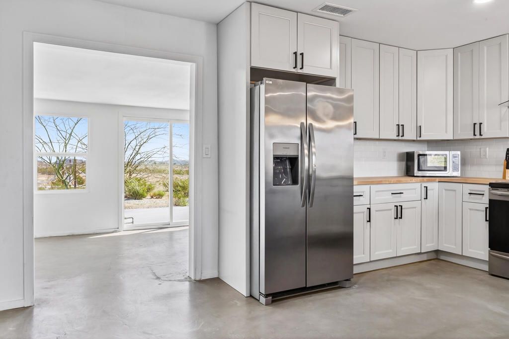 Image 19 of property listing at 2071 Border Avenue, Joshua Tree, CA 92252