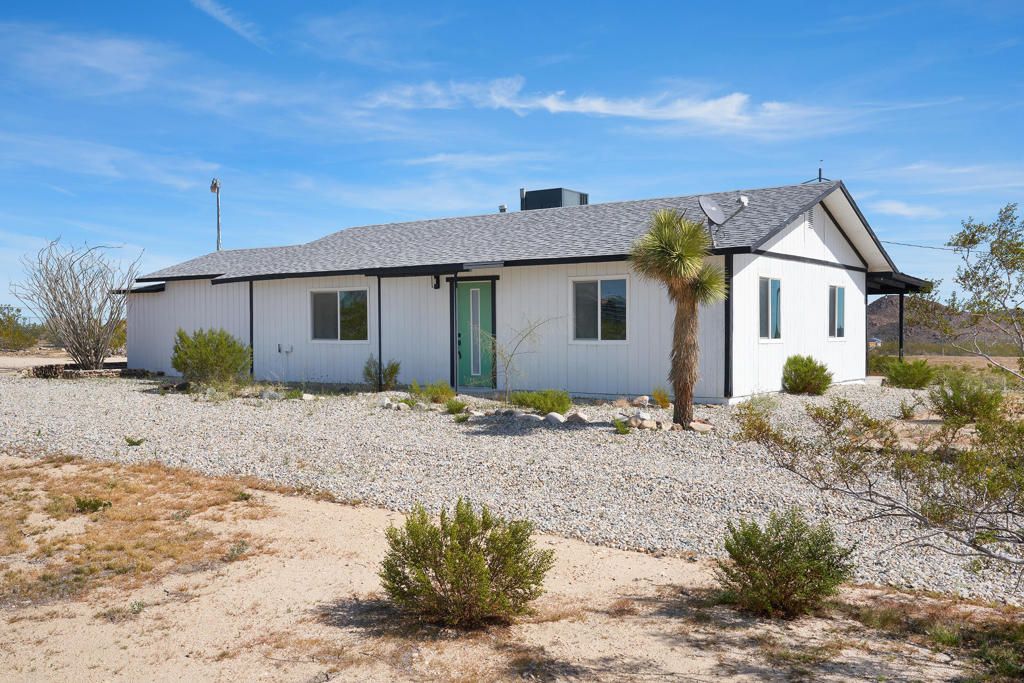 Image 2 of property listing at 2071 Border Avenue, Joshua Tree, CA 92252