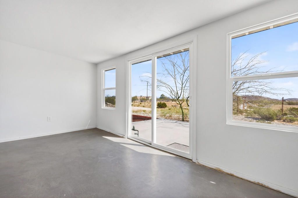 Image 21 of property listing at 2071 Border Avenue, Joshua Tree, CA 92252