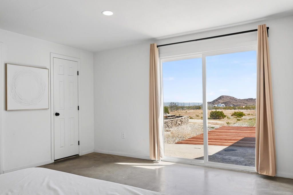 Image 35 of property listing at 2071 Border Avenue, Joshua Tree, CA 92252