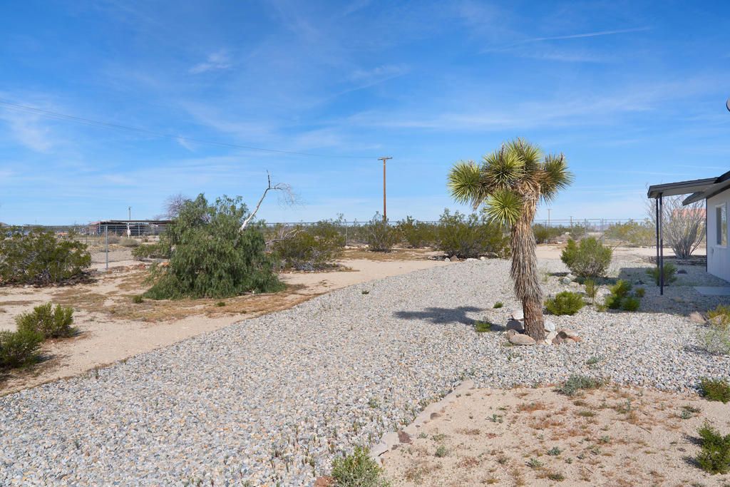 Image 49 of property listing at 2071 Border Avenue, Joshua Tree, CA 92252